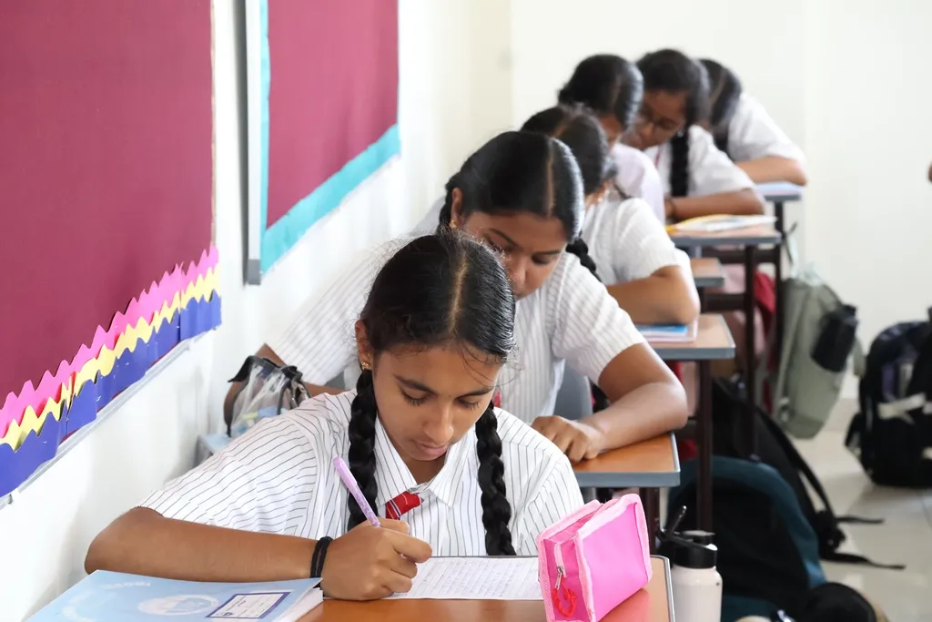 essay-writing-competition-grades-9-10-pic-1